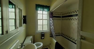 Plummer House bathroom